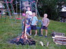 4 Jungs am Lagerfeuer